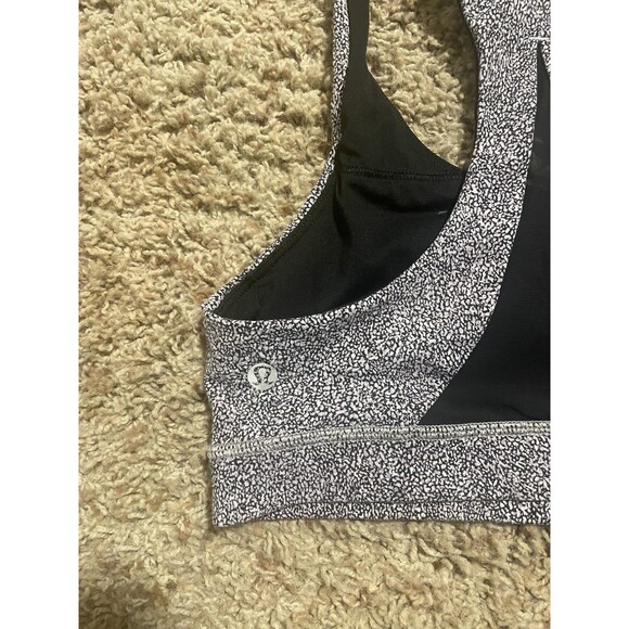 Women's Lululemon Invigorate White and Black Sports Bra Top Sz 4 - Picture 2 of 6